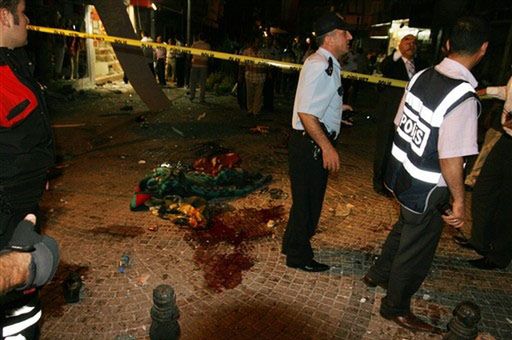 Zamachy bombowe w Stambule - co najmniej 16 zabitych