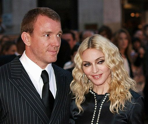 Guy Ritchie dostanie od Madonny 50 mln funtów