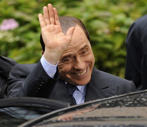 Berlusconi, po urazie głowy, odpoczywa na Sardynii