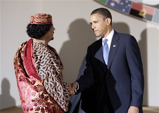 Obama i Kadafi wymienili uściski dłoni