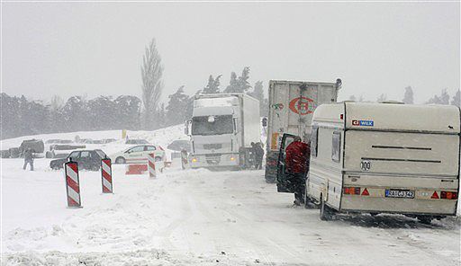 Cała Europa sparaliżowana; stoją pociągi i ciężarówki