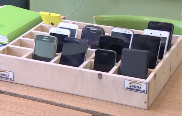 Gimnazjum w Rybniku wprowadziło zakaz używania telefonów na lekcjach