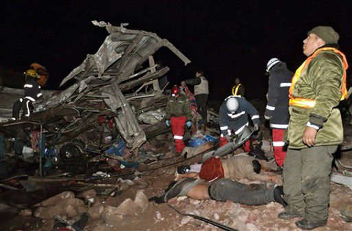 Autobus wypadł z górskiej drogi, 26 osób nie żyje