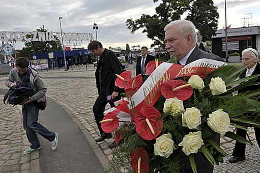 Wałęsie puściły nerwy: przymknij się pan!