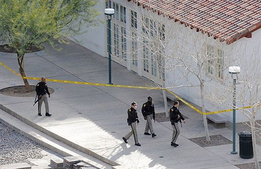 Strzelanina przed budynkiem rządowym w USA - 2 zabitych