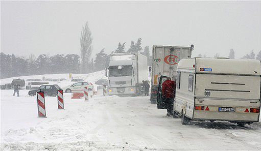 Cała Europa sparaliżowana; stoją pociągi i ciężarówki