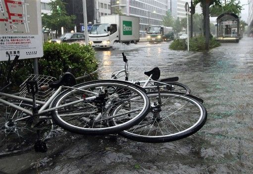 Tajfun uderzył w Japonię - 1 osoba nie żyje, 36 rannych