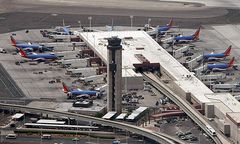 Dziura w samolocie - linie sprawdzają inne maszyny