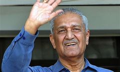 Twórca bomby atomowej na wolności