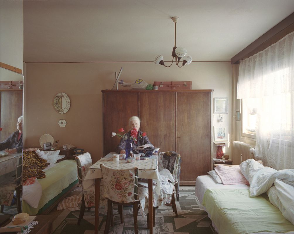 10 pięter i 10 różnych żyć w projekcie rumuńskiego fotografa Bogdana Girbovana 3