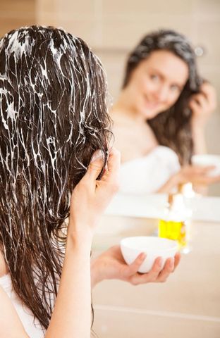 Maseczki na bazie majonezu używane regularnie wpłynął  korzystnie na kondycję twoich włosów (123rf.com)