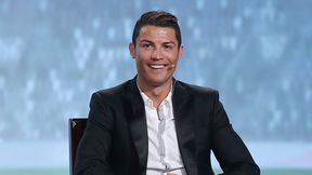 Nikt tak nie pozuje do zdjęć jak Ronaldo. Idealna fryzura nawet na leżaku