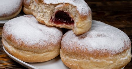 Te pączki jedz bez wyrzutów sumienia. Są pyszne, chociaż nie mają ani cukru, ani tłuszczu