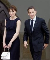 Carla uwielbia Sarkozy'ego za sześć mózgów