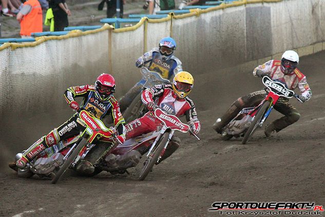 Leigh Adams (kask czerwony) przez kilkanaście lat był liderem Unii Leszno