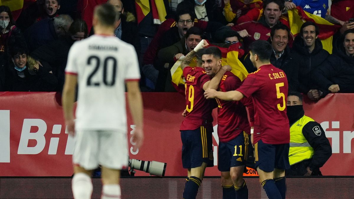 Na zdjęćiu: radość piłkarzy reprezentacji Hiszpanii