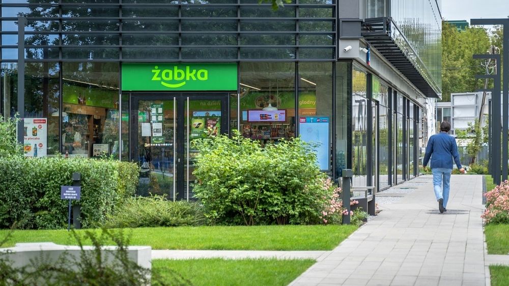 Żaby zostać franczyzobiorcą Żabki, nie trzeba też wielkiego kapitału na start. Konieczne minimum to ok. 5 tysięcy złotych