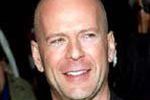 Bruce Willis niszczy dywany