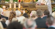 Opatów: Ulicami przeszła Droga Krzyżowa. Wzięło udział mnóstwo osób
