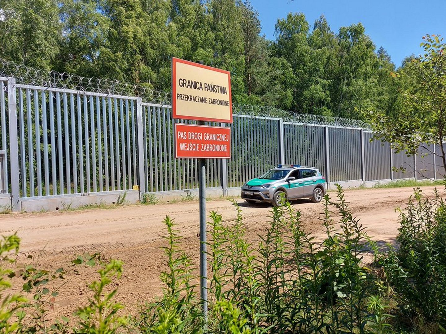 Trudna sytuacja na granicy polsko-białoruskiej. Polskie służby ostrzegają