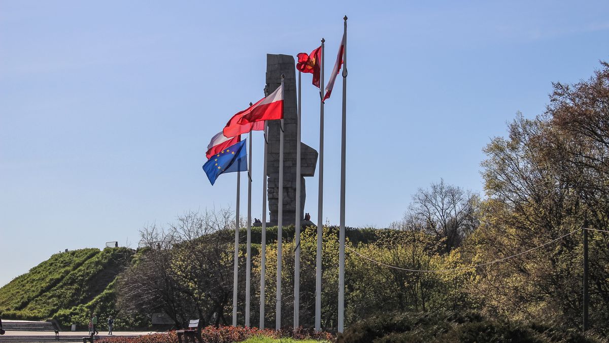 Flags of Poland and European Union (EU) on the wind in front of monument of Westerplatte defenders are seen in Gdansk, Poland on 7 May 2017  (Photo by Michal Fludra/NurPhoto via Getty Images)