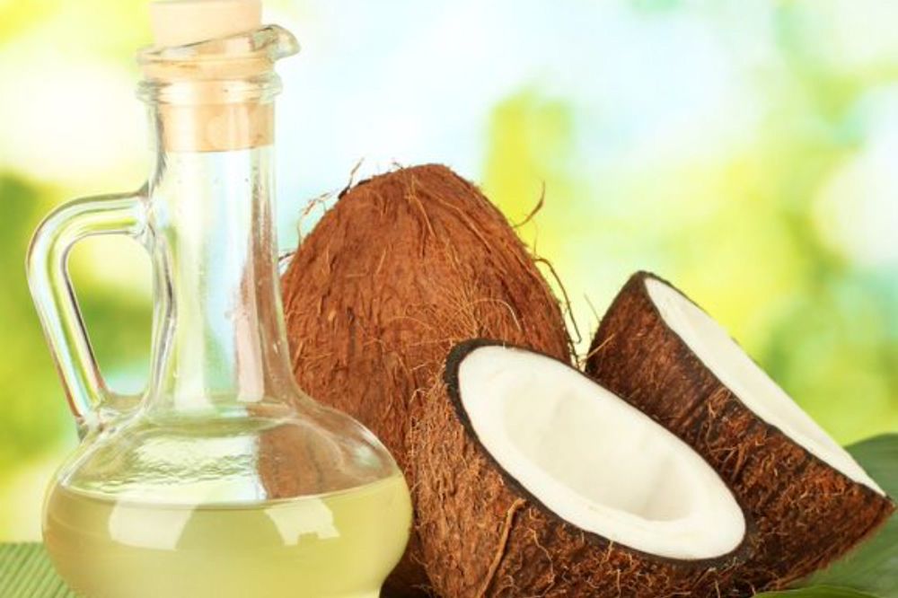Olej kokosowy na włosy, skórę, twarz i zęby – jak działa?