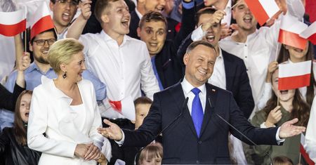 Duda "serduszkuje" posty Roxie Węgiel. "To budzi wątpliwości co do powagi prezydenta"