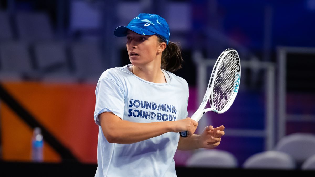 FORT WORTH, TEXAS - OCTOBER 30: Iga Swiatek of Poland during practice ahead of the 2022 WTA Finals, part of the Hologic WTA Tour, at Dickies Arena on October 30, 2022 in Fort Worth, Texas. (Photo by Robert Prange/Getty Images)