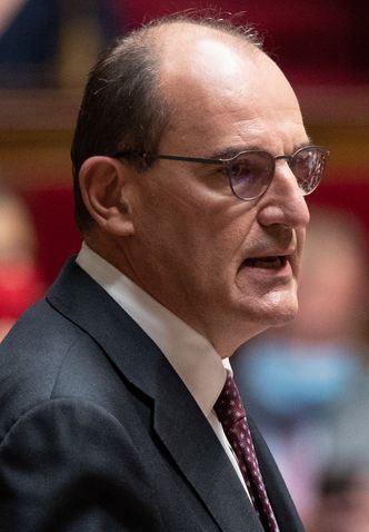 Koronawirus. Francja wprowadza zakaz sprzedaży "zbędnych" towarów w supermarketach