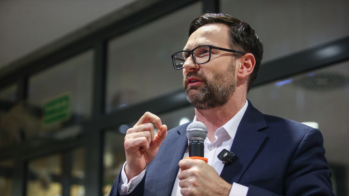 Oświęcim, 17.01.2025. Europoseł PiS, były prezes ORLEN S.A. Daniel Obajtek na spotkaniu pn. "Kawa z Obajtkiem", 17 bm. w Miejskiej Bibliotece Publicznej w Oświęcimiu. (aldg) PAP/Jarek Praszkiewicz