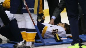 Fatalne zderzenie podczas meczu NHL. Hokeista w szpitalu