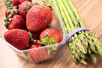 Spróbowałam pierwszych truskawek. Już wiem, czy było warto wydać tyle pieniędzy