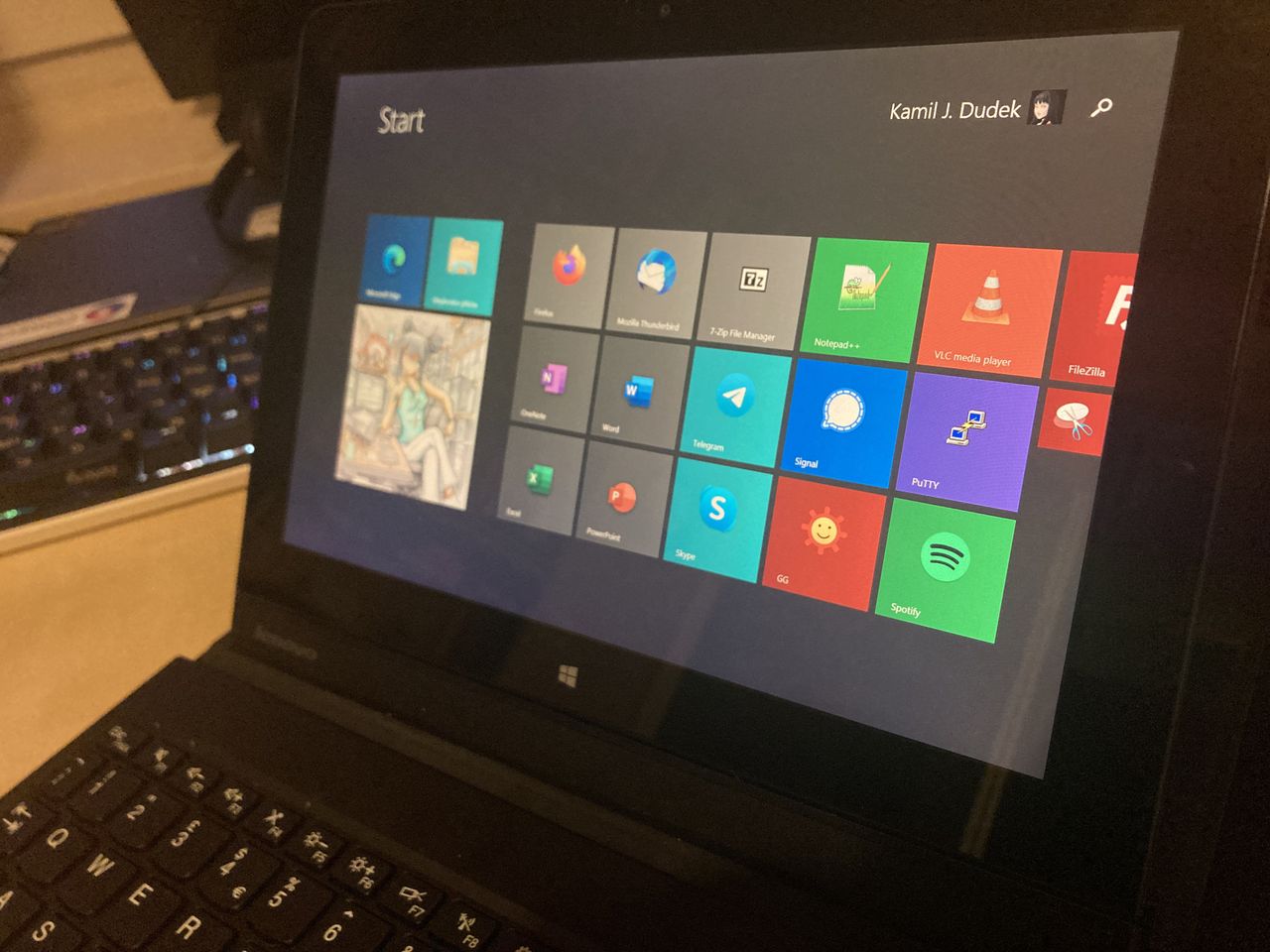 Windows 8 ma 10 lat. Czy można powiedzieć o nim coś dobrego?