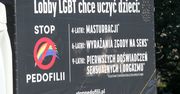 Bydgoszcz. Lekarz obrzucił jajkami baner anty-LGBT. Został ukarany