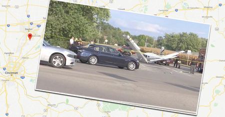 BMW zderzyło się z samolotem. Na szczęście wszyscy przeżyli