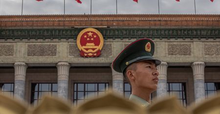 Chiny zwiększają wydatki na wojsko. Premier: Pekin dąży do "pokojowego zjednoczenia Chin"