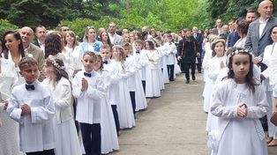 Pierwsza Komunia Święta w kościele Opatrzności Bożej w Radomiu. Piękna liturgia, ogromne przeżycie dla dzieci. Zobacz zdjęcia