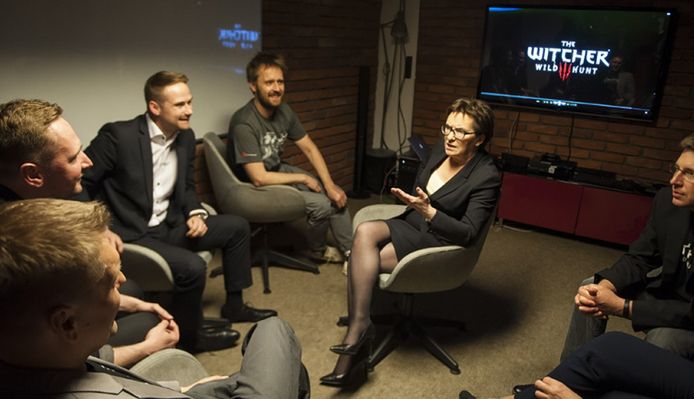 Premier Ewa Kopacz z wizytą u twórców Wiedźmina 3: Dziki Gon. Polityku, czemu przypominasz sobie o grach tylko przy okazji wyborów? 3