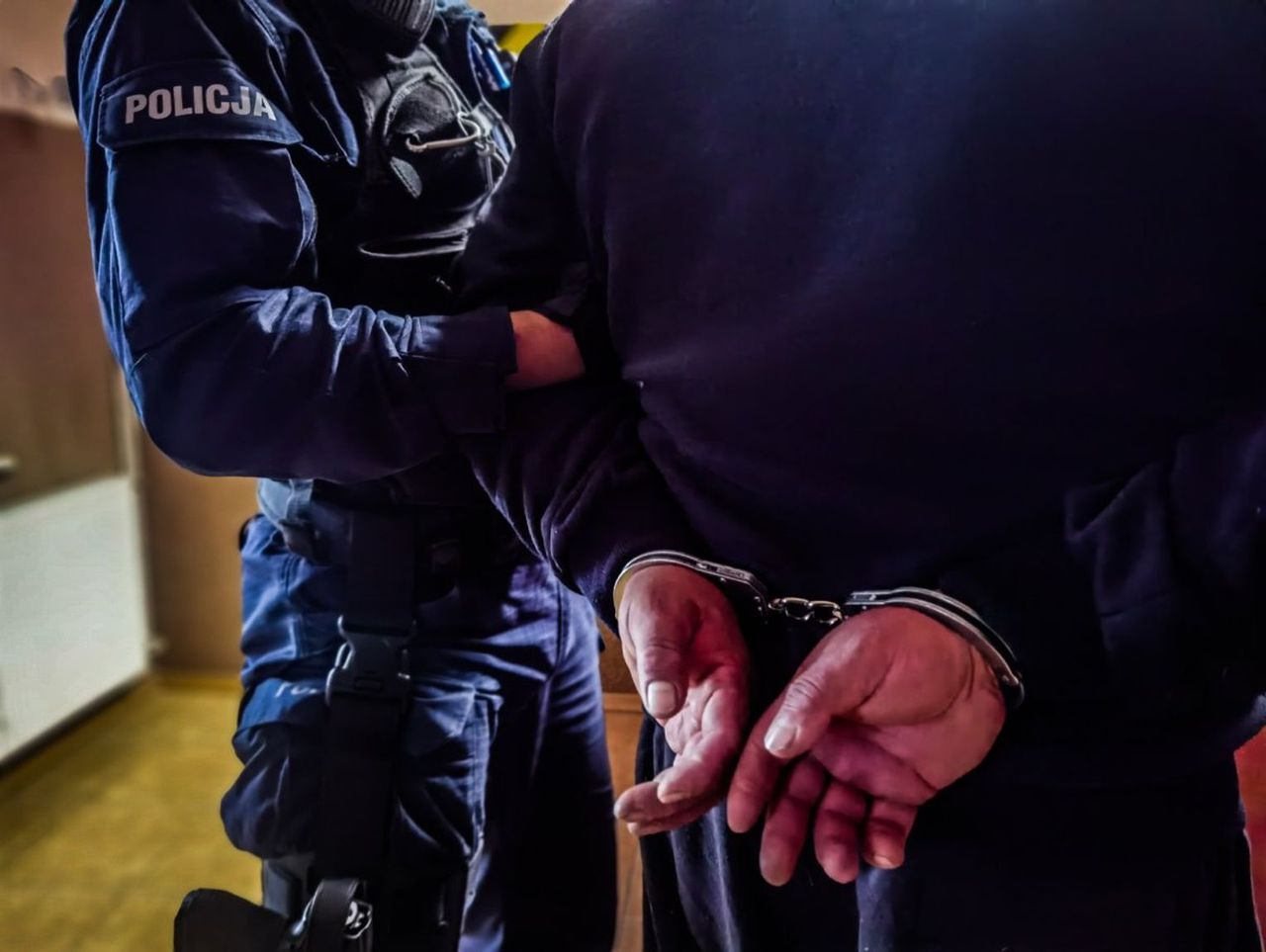 Ojciec bronił go przed policją. 21-latek był członkiem gangu
