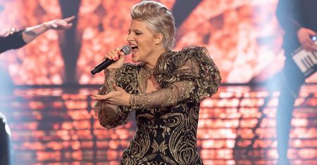 Nie miał wyjścia. Założył sukienkę koleżanki i dał prawdziwy show