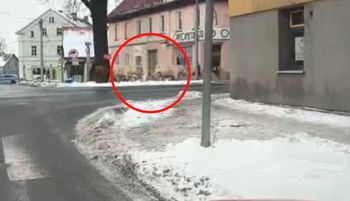 Stał na czerwonym. I nagle taki widok. Nagranie z Nowej Rudy