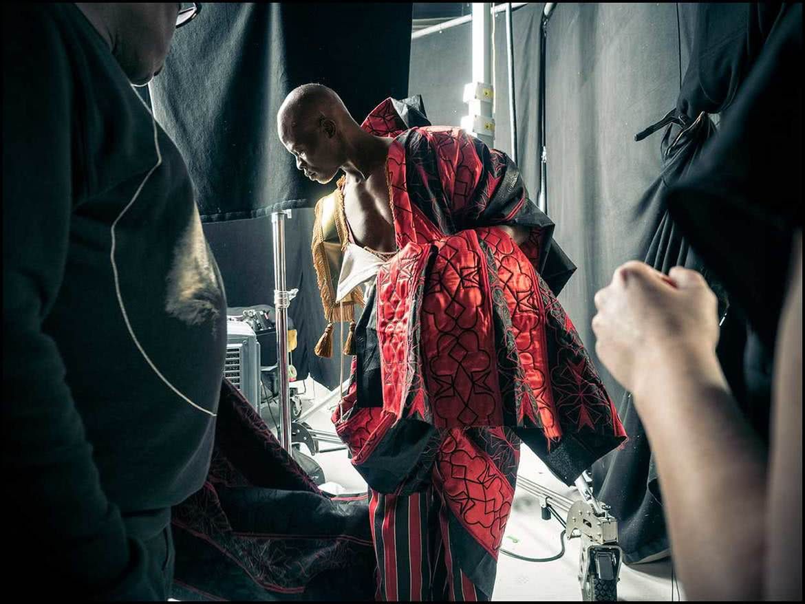 Tim Walker odpowiedzialny za kalendarz Pirelli 2018. Wiemy, co dzieje się za kulisami 6