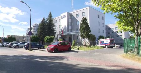 Pijana matka opiekowała się dwiema córkami. Starsza z nich zawiadomiła policję