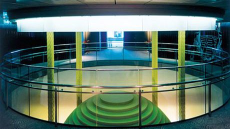 Najwyższy budynek świata stoi dzięki olbrzymiej stalowej kuli 1