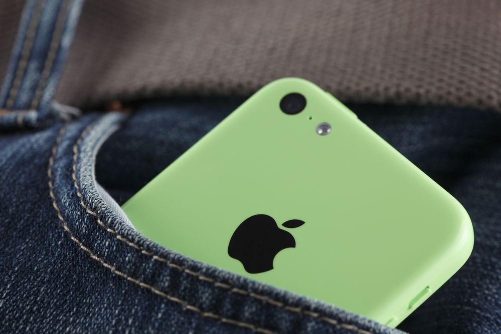 #KrzyweZwierciadło: Apple ma problem z produkcją 4-calowego iPhone'a 6c; "Amazing nie mieści się w małej obudowie"