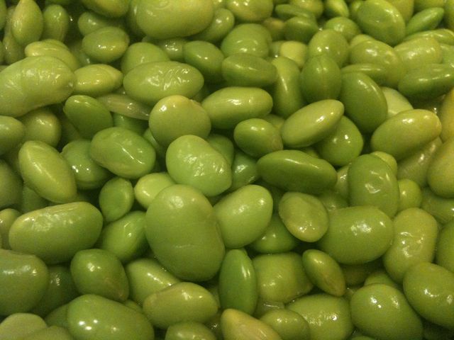 Mrożona edamame (zielona soja)