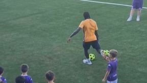 Takich scen jeszcze nie widziałeś. Zawodnik za 13 mln euro, a tak kopie piłkę