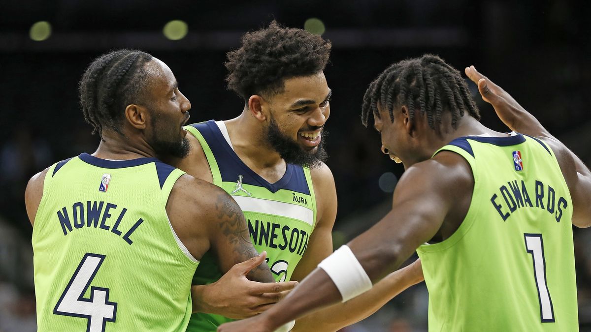 Zdjęcie okładkowe artykułu: Getty Images / Ronald Cortes / Na zdjęciu: Karl-Anthony Towns (w środku)