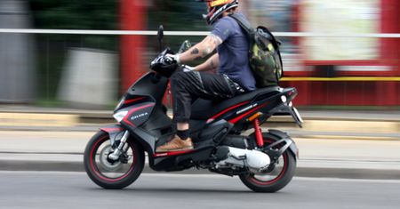 Upadł na skuterze na oczach policjantki. Nieoczekiwany finał sprawy