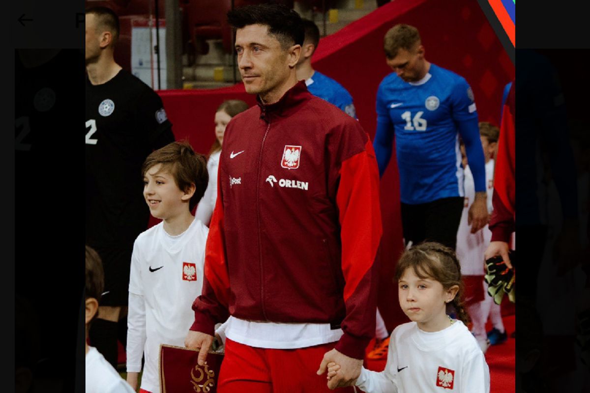 Robert Lewandowski pękał z dumy. Na mecz wyprowadziła go córka